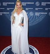 Christina_Aguilera_-_attends_the_11th_Breakthrough_Prize_Ceremony2C_Santa_Monica_CA_-_April_52C_2025_40.jpg