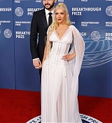 Christina_Aguilera_-_attends_the_11th_Breakthrough_Prize_Ceremony2C_Santa_Monica_CA_-_April_52C_2025_47.jpg