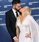 Christina_Aguilera_-_attends_the_11th_Breakthrough_Prize_Ceremony2C_Santa_Monica_CA_-_April_52C_2025_50.jpg