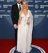 Christina_Aguilera_-_attends_the_11th_Breakthrough_Prize_Ceremony2C_Santa_Monica_CA_-_April_52C_2025_53.jpg
