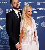 Christina_Aguilera_-_attends_the_11th_Breakthrough_Prize_Ceremony2C_Santa_Monica_CA_-_April_52C_2025_61.jpg