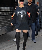 Christina_Aguilera_-_out_and_about_in_New_York_City_10032018-08.jpg
