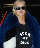 Christina_Aguilera_-_out_for_dinner_at_Delilah_restaurant_in_Hollywood_on_November_3-04.jpg