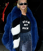 Christina_Aguilera_-_out_for_dinner_at_Delilah_restaurant_in_Hollywood_on_November_3-05.jpg