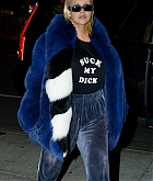 Christina_Aguilera_-_out_for_dinner_at_Delilah_restaurant_in_Hollywood_on_November_3-06.jpg