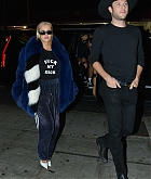 Christina_Aguilera_-_out_for_dinner_at_Delilah_restaurant_in_Hollywood_on_November_3-10.jpg
