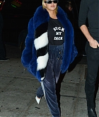 Christina_Aguilera_-_out_for_dinner_at_Delilah_restaurant_in_Hollywood_on_November_3-12.jpg