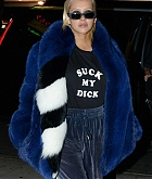Christina_Aguilera_-_out_for_dinner_at_Delilah_restaurant_in_Hollywood_on_November_3-14.jpg