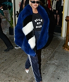 Christina_Aguilera_-_out_for_dinner_at_Delilah_restaurant_in_Hollywood_on_November_3-29.jpg