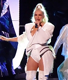 Christina_Aguilera_-_performing_for_a_New_Year_s_Eve_Performance_at_Zappos_Theatre_in_Las_Vegas2C_NV__12312019-02.jpg