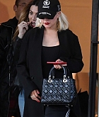Christina_Aguilera_-_shopping_in_Beverly_Hills_120818-03.jpg