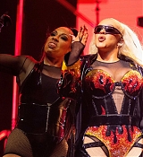Christina_Aguilera_Performs_At_The_O2_Arena_281029.jpg