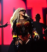 Christina_Aguilera_Performs_At_The_O2_Arena_283129.jpg