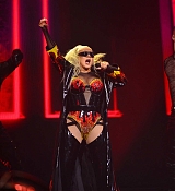 Christina_Aguilera_Performs_At_The_O2_Arena_283329.jpg