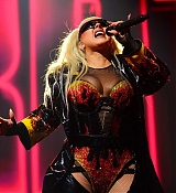 Christina_Aguilera_Performs_At_The_O2_Arena_285829.jpg