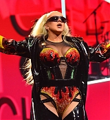 Christina_Aguilera_Performs_At_The_O2_Arena_286129.jpg