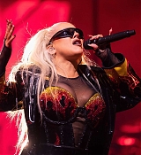 Christina_Aguilera_Performs_At_The_O2_Arena_287029.jpg