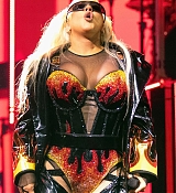 Christina_Aguilera_Performs_At_The_O2_Arena_287429.jpg