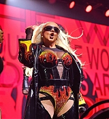 Christina_Aguilera_Performs_At_The_O2_Arena_287729.jpg