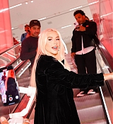 H_M_Celebrates_Times_Square_Flagship_Reopening_With_Special_Appearance_by_Christina_Aguilera_08.jpg