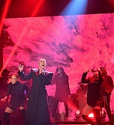 The_Tonight_Show_Starring_Jimmy_Fallon_-_June_13-06.jpg