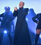 The_Tonight_Show_Starring_Jimmy_Fallon_-_June_13-07.jpg