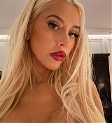 xtina_28129~8.jpg