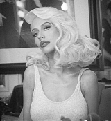 xtina_28329~3.jpg