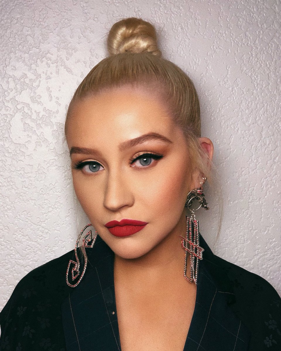 xtina-01~0.jpg