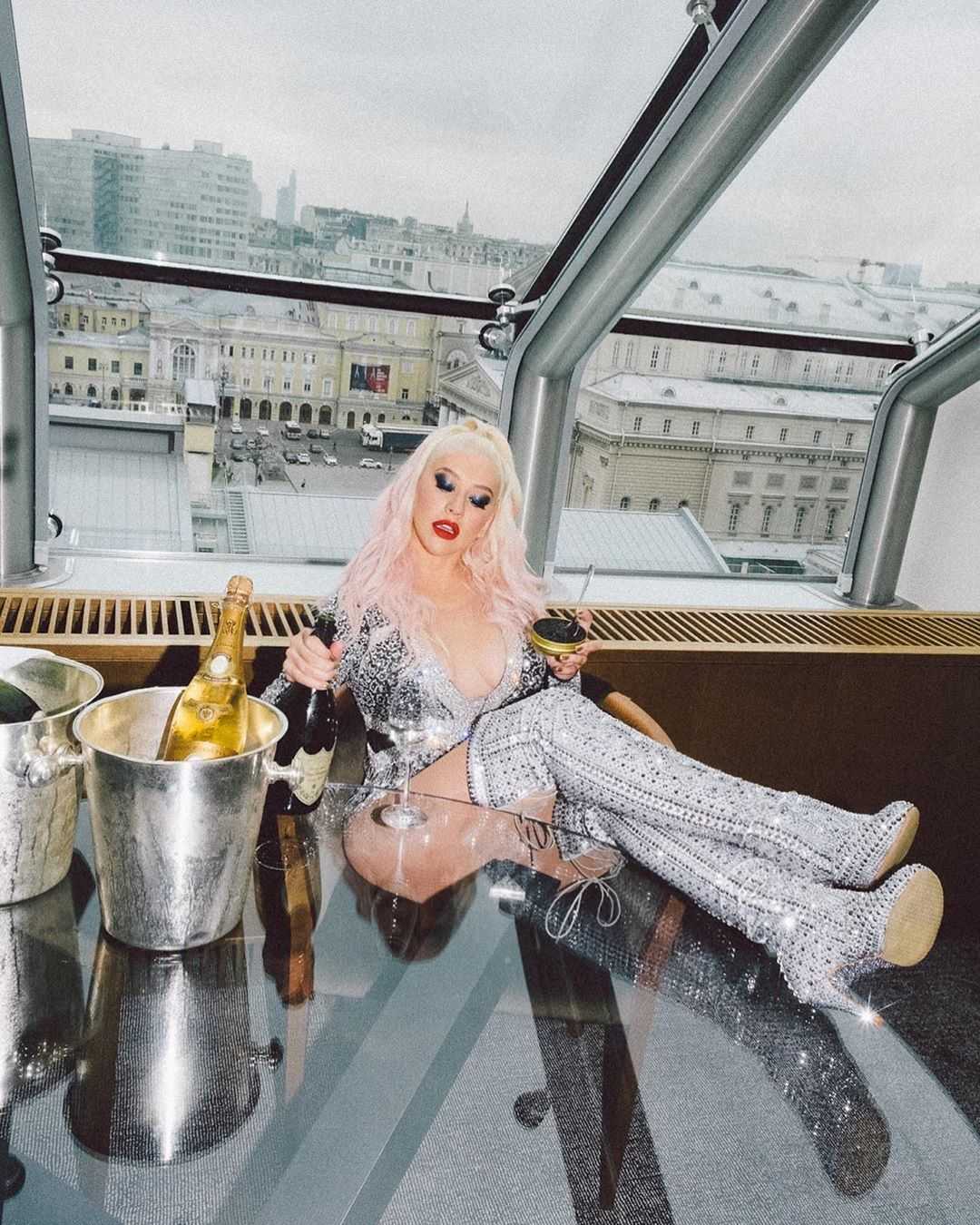 xtina-01~2.jpg