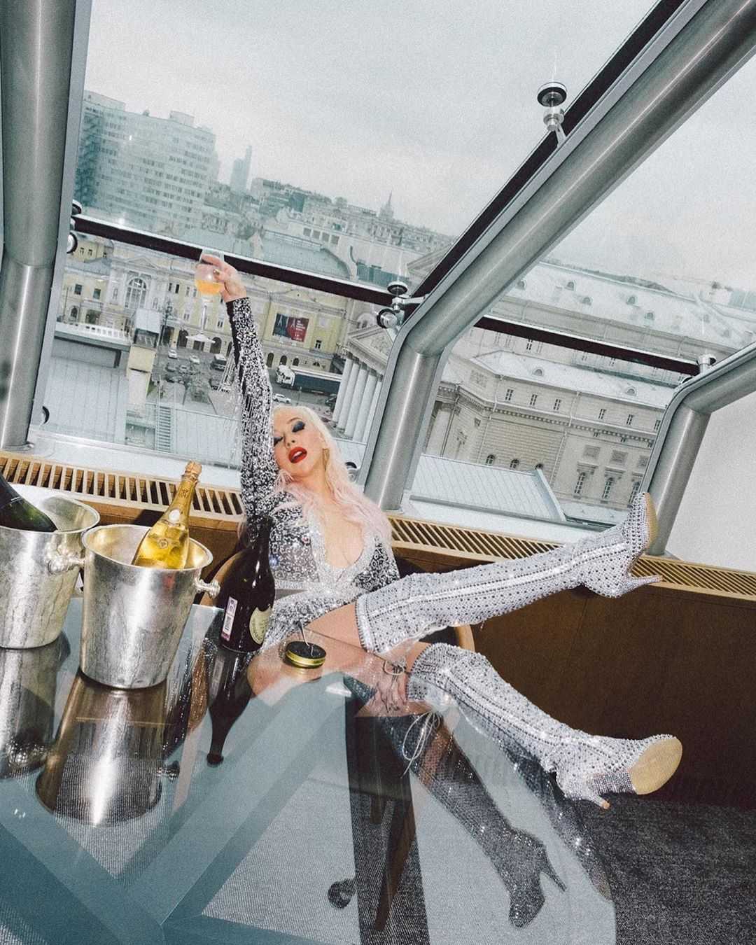 xtina-02~1.jpg