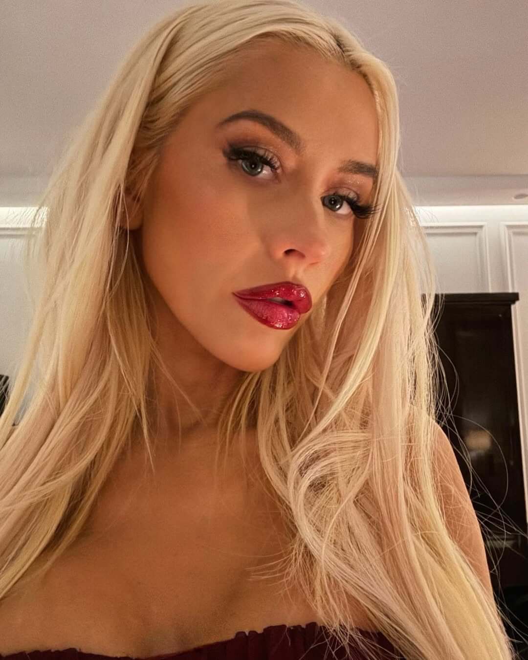 xtina_28129~8.jpg