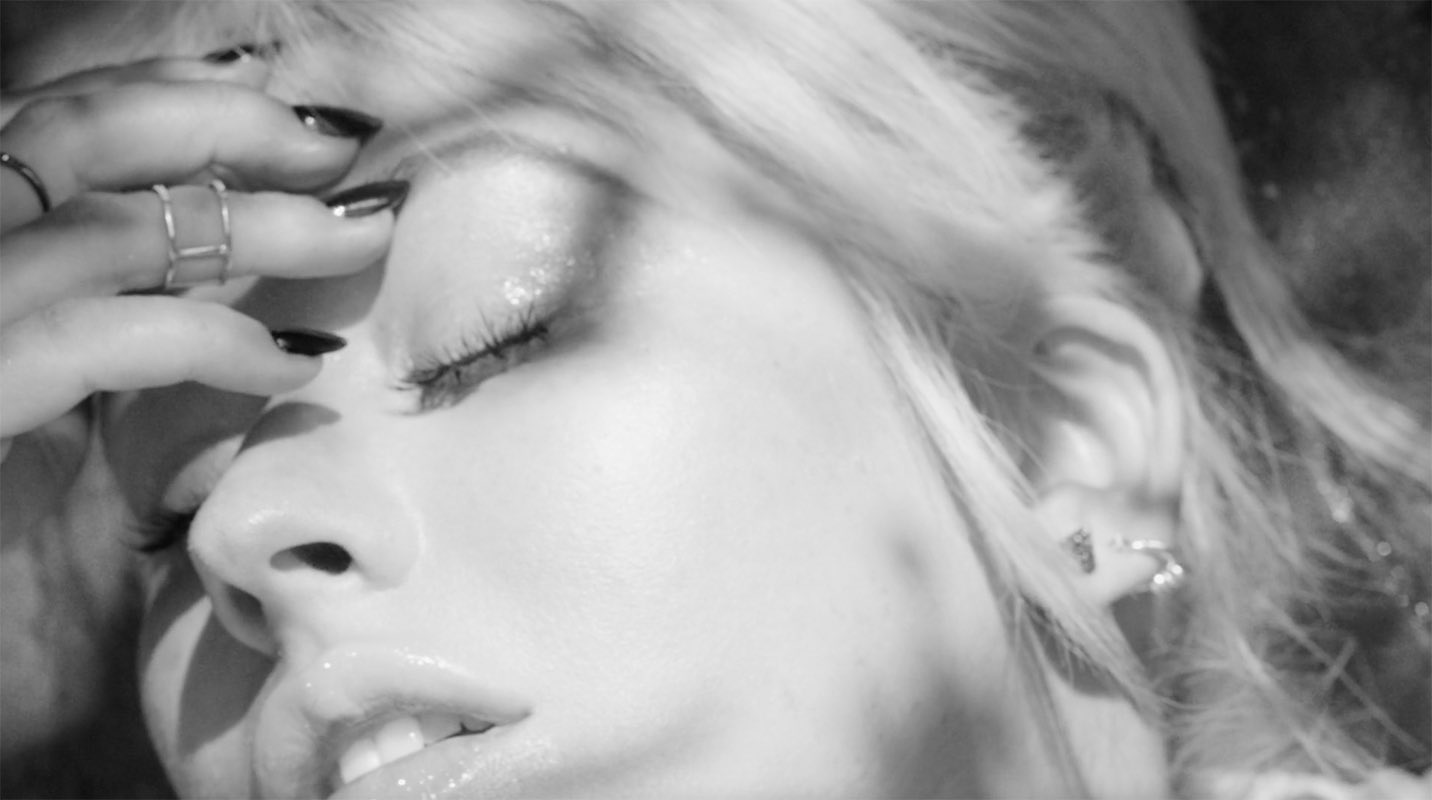 xtina_28229~0.jpg
