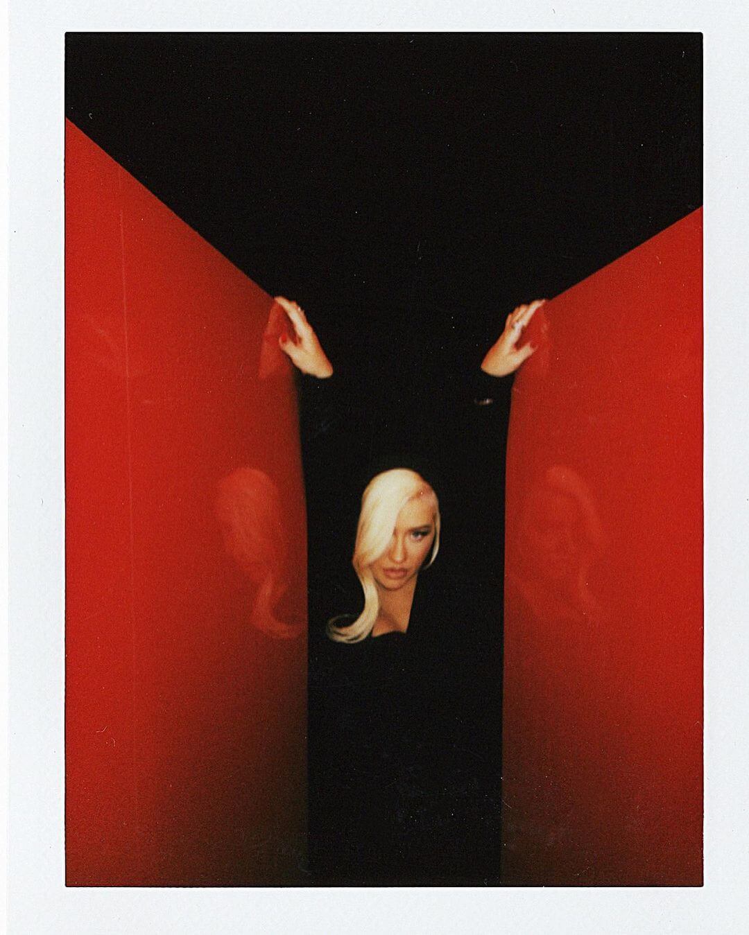 xtina_28429~1.jpg