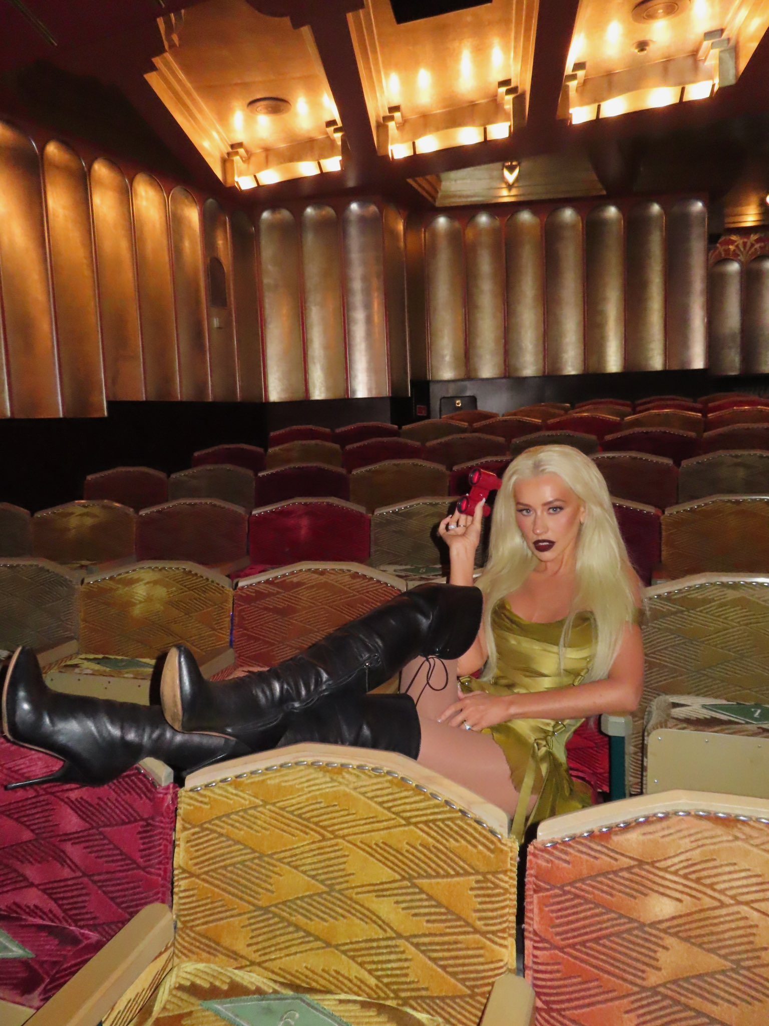 xtina_28629~5.jpg
