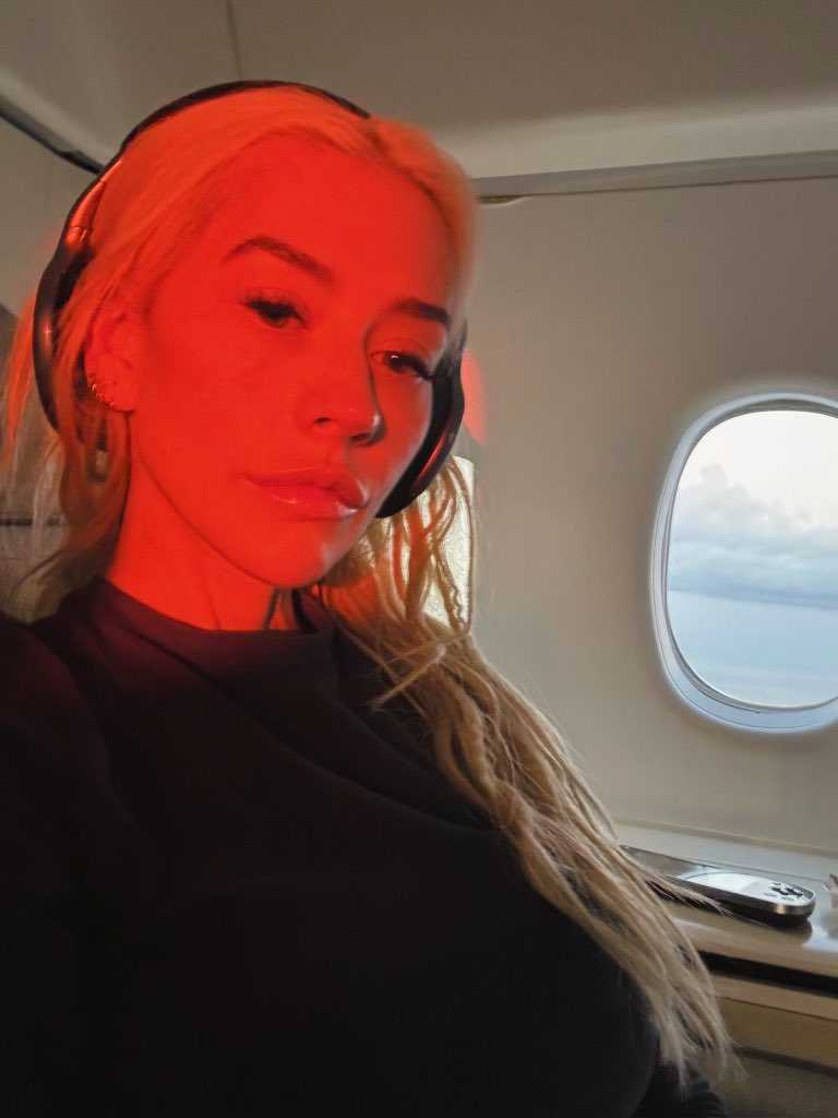 xtina_28729~1.jpg